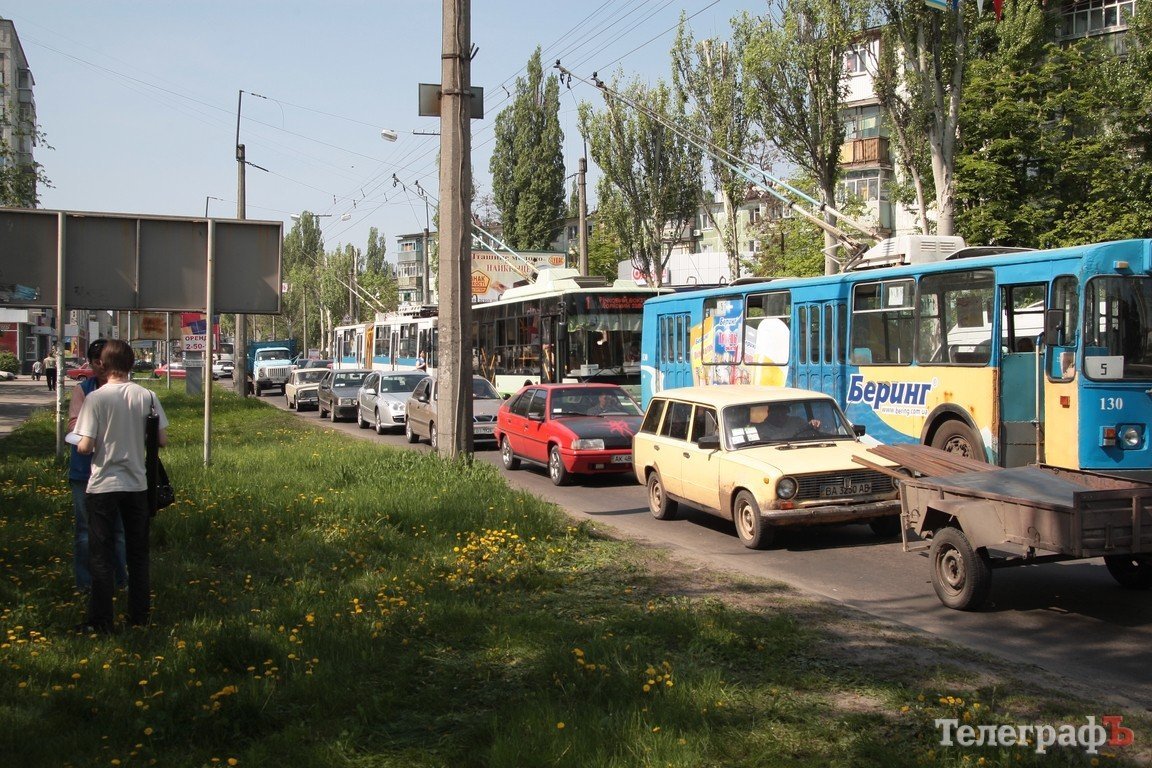 В Кременчуге возле ж/д вокзала пробка из-за аварии (ФОТО) В Кременчуге возле ж/д вокзала пробка из-за аварии (ФОТО)