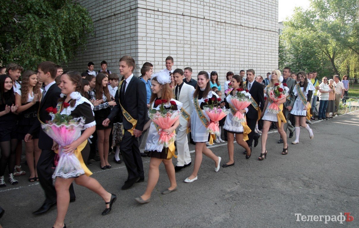 Сегодня у одиннадцатиклассников - последний звонок (ФОТОРЕПОРТАЖ) Сегодня у одиннадцатиклассников - последний звонок (ФОТОРЕПОРТАЖ)