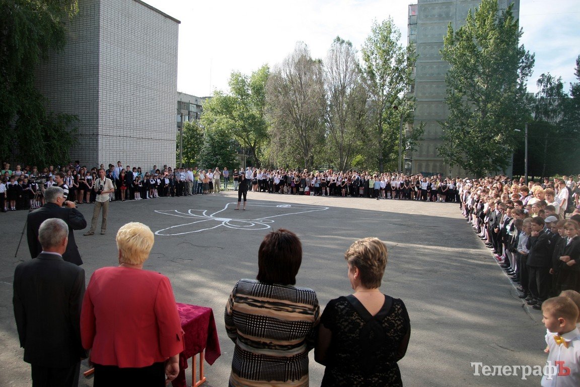 Сегодня у одиннадцатиклассников - последний звонок (ФОТОРЕПОРТАЖ) Сегодня у одиннадцатиклассников - последний звонок (ФОТОРЕПОРТАЖ)