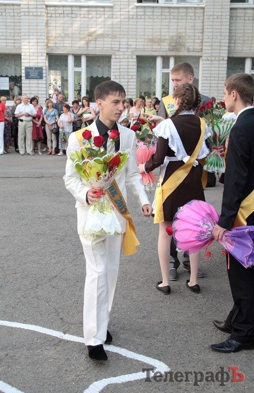 Сегодня у одиннадцатиклассников - последний звонок (ФОТОРЕПОРТАЖ) Сегодня у одиннадцатиклассников - последний звонок (ФОТОРЕПОРТАЖ)