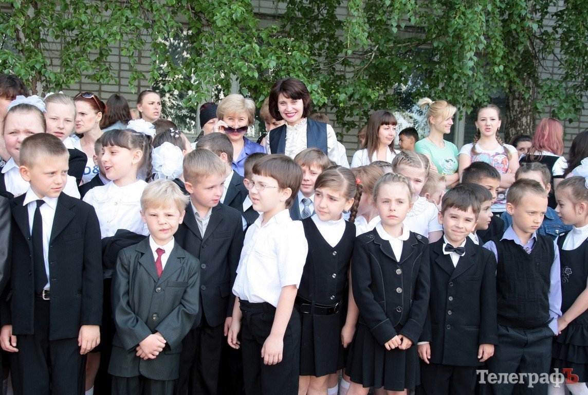 Сегодня у одиннадцатиклассников - последний звонок (ФОТОРЕПОРТАЖ) Сегодня у одиннадцатиклассников - последний звонок (ФОТОРЕПОРТАЖ)