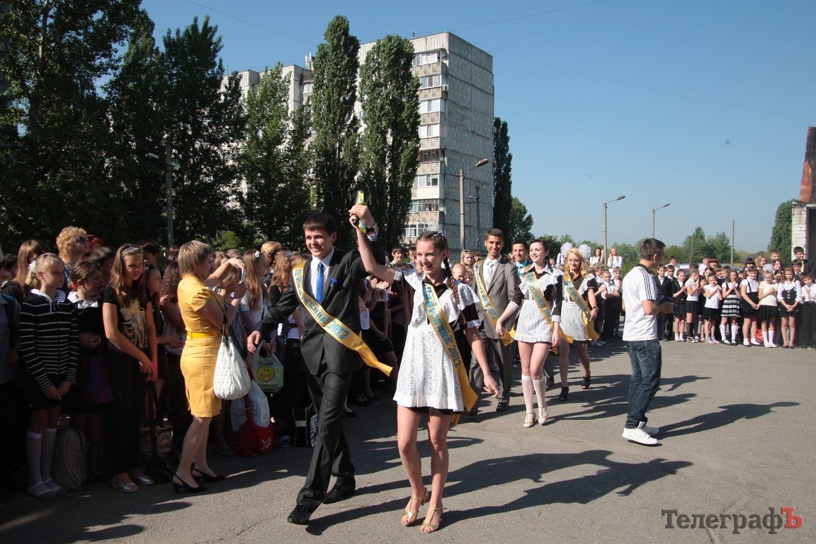 Сегодня у одиннадцатиклассников - последний звонок (ФОТОРЕПОРТАЖ) Сегодня у одиннадцатиклассников - последний звонок (ФОТОРЕПОРТАЖ)