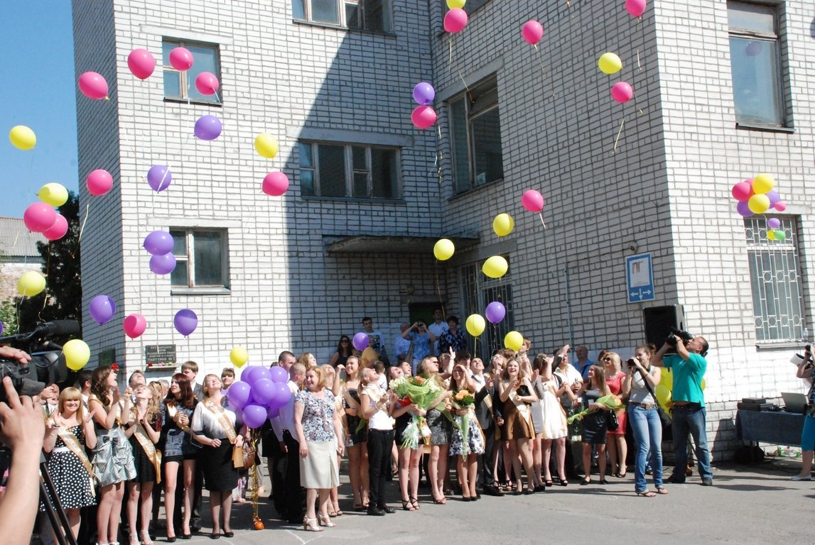 Сегодня последний звонок у 11-классников, над которыми постоянно экспериментировало государство (ФОТО, ВИДЕО) Сегодня последний звонок у 11-классников, над которыми постоянно экспериментировало государство (ФОТО, ВИДЕО)