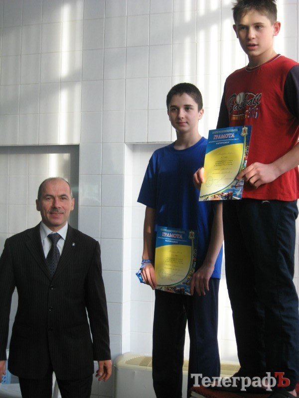 ПЛАВАНИЕ. По шесть «золота» и «серебра», а также три «бронзы». ПЛАВАНИЕ. По шесть «золота» и «серебра», а также три «бронзы».