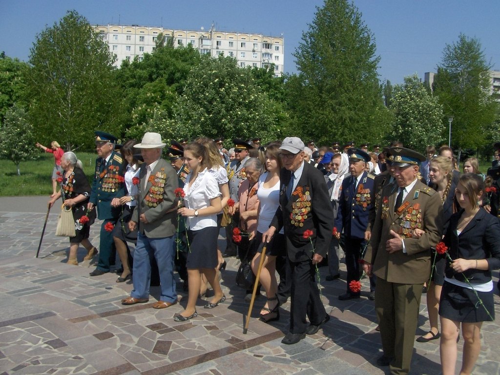 В Автозаводском районе ветеранам налили по «100 грамм» и накормили солдатской кашей В Автозаводском районе ветеранам налили по «100 грамм» и накормили солдатской кашей