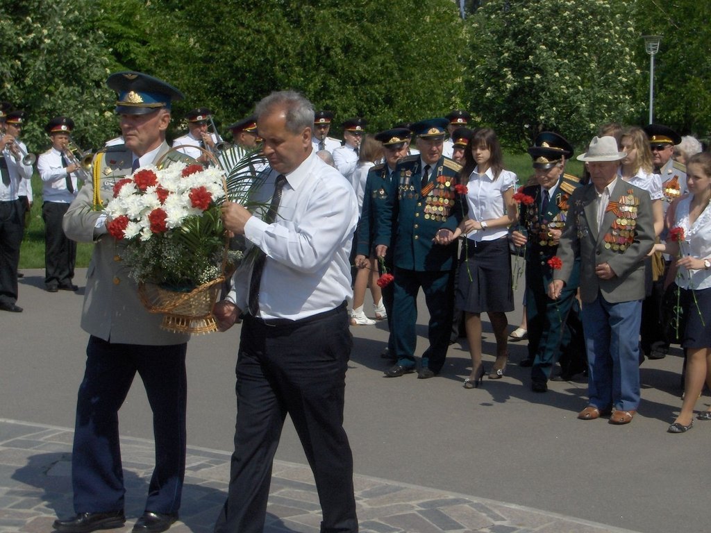 В Автозаводском районе ветеранам налили по «100 грамм» и накормили солдатской кашей В Автозаводском районе ветеранам налили по «100 грамм» и накормили солдатской кашей