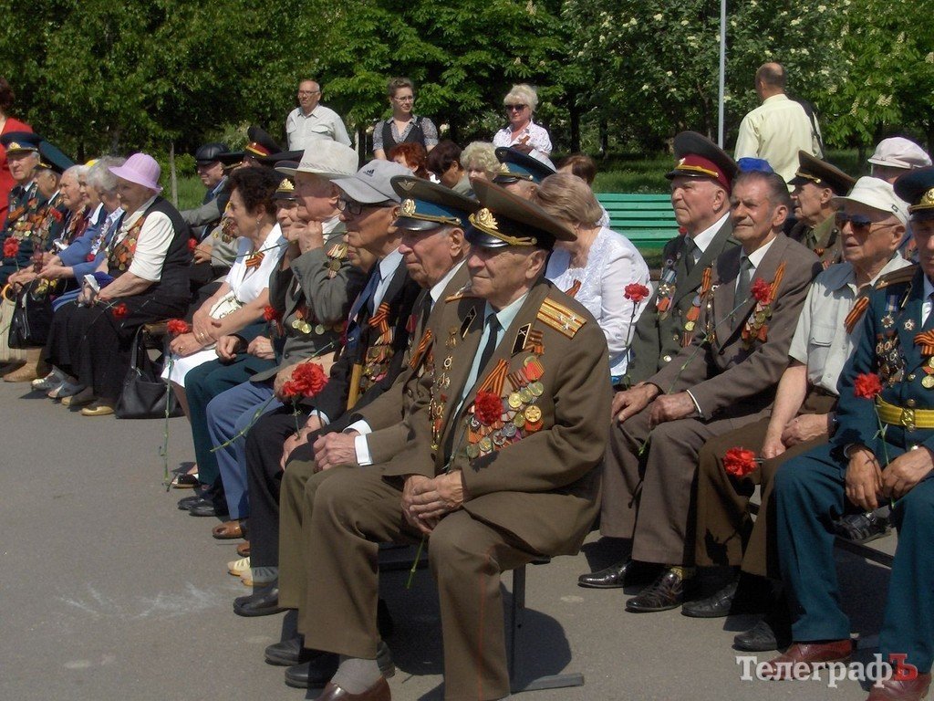 В Автозаводском районе ветеранам налили по «100 грамм» и накормили солдатской кашей В Автозаводском районе ветеранам налили по «100 грамм» и накормили солдатской кашей