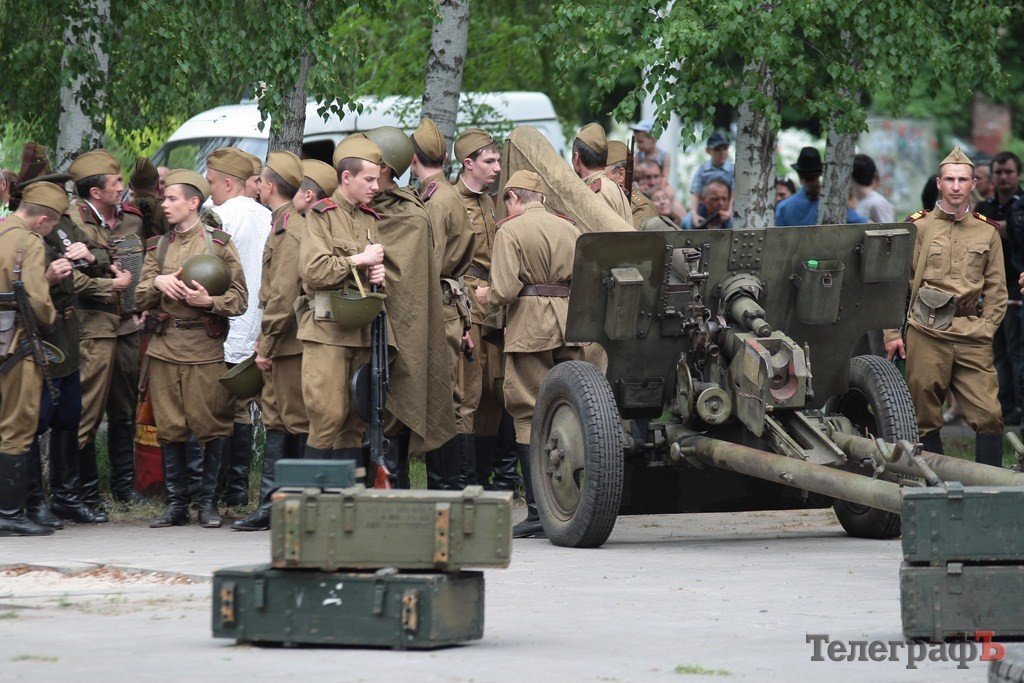 Кременчужанам показали реконструкцию боя за Берлин (Фото, Видео) Кременчужанам показали реконструкцию боя за Берлин (Фото, Видео)
