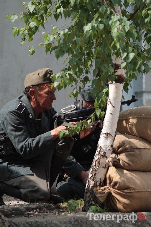 Кременчужанам показали реконструкцию боя за Берлин (Фото, Видео) Кременчужанам показали реконструкцию боя за Берлин (Фото, Видео)