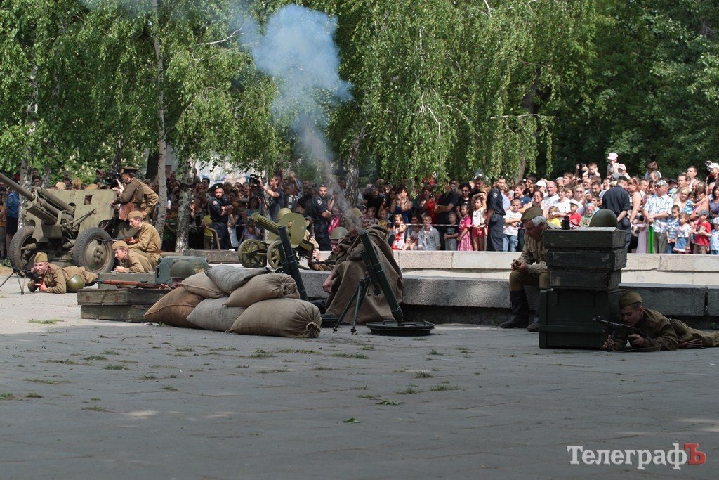 Кременчужанам показали реконструкцию боя за Берлин (Фото, Видео) Кременчужанам показали реконструкцию боя за Берлин (Фото, Видео)