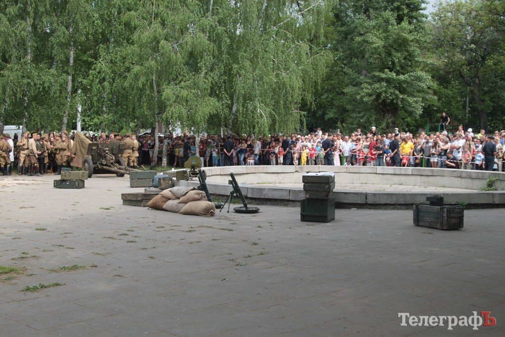 Кременчужанам показали реконструкцию боя за Берлин (Фото, Видео) Кременчужанам показали реконструкцию боя за Берлин (Фото, Видео)
