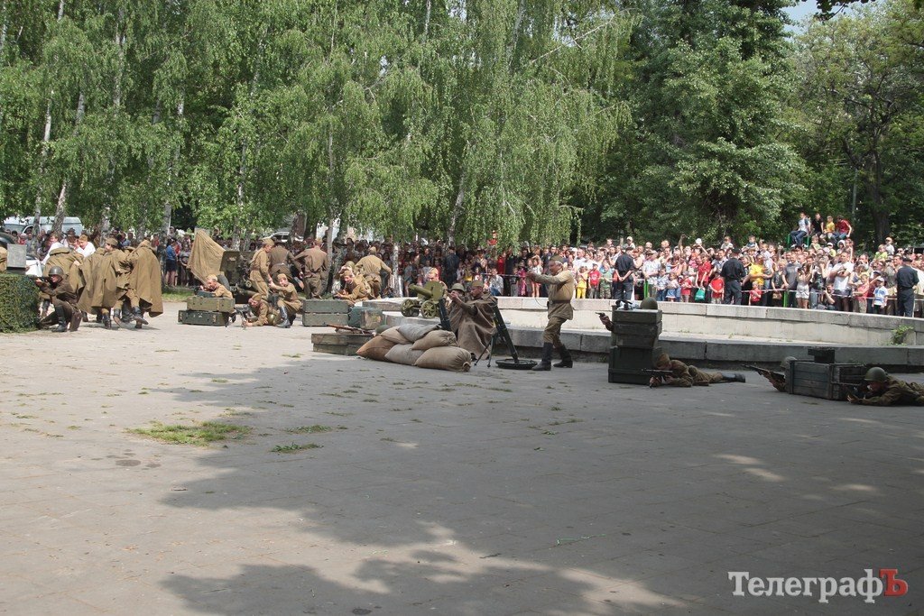 Кременчужанам показали реконструкцию боя за Берлин (Фото, Видео) Кременчужанам показали реконструкцию боя за Берлин (Фото, Видео)