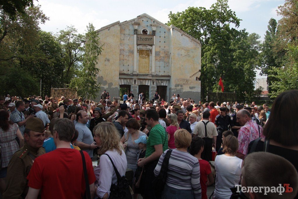 Кременчужанам показали реконструкцию боя за Берлин (Фото, Видео) Кременчужанам показали реконструкцию боя за Берлин (Фото, Видео)