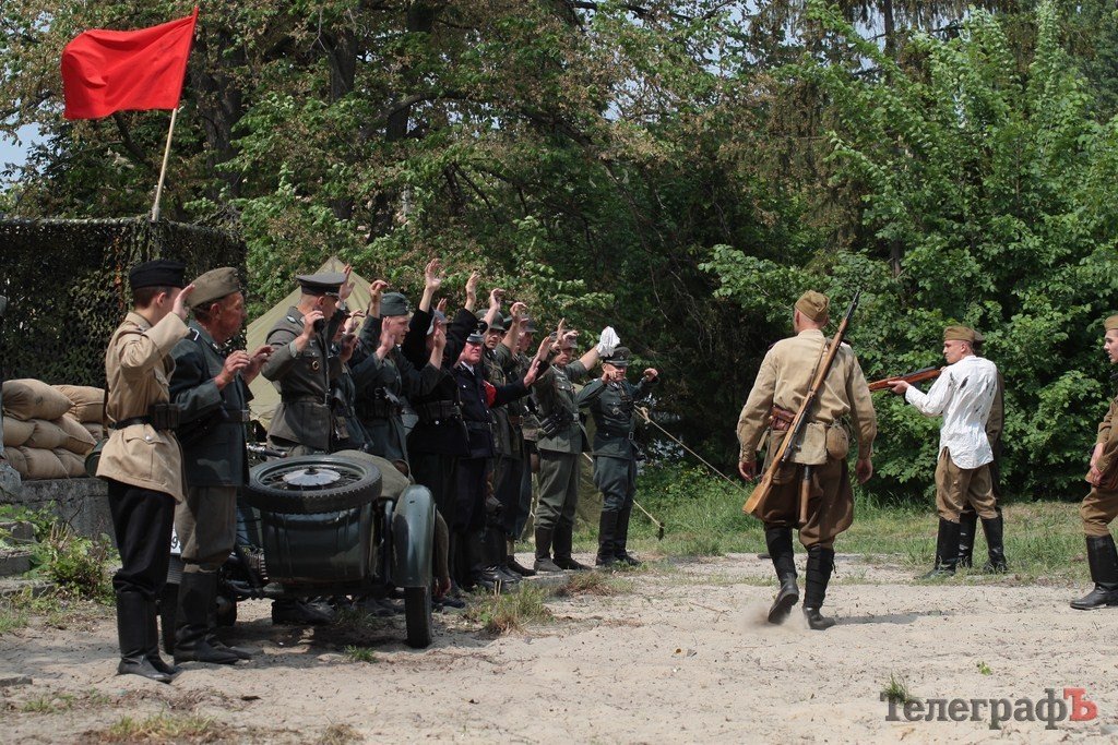 Кременчужанам показали реконструкцию боя за Берлин (Фото, Видео) Кременчужанам показали реконструкцию боя за Берлин (Фото, Видео)