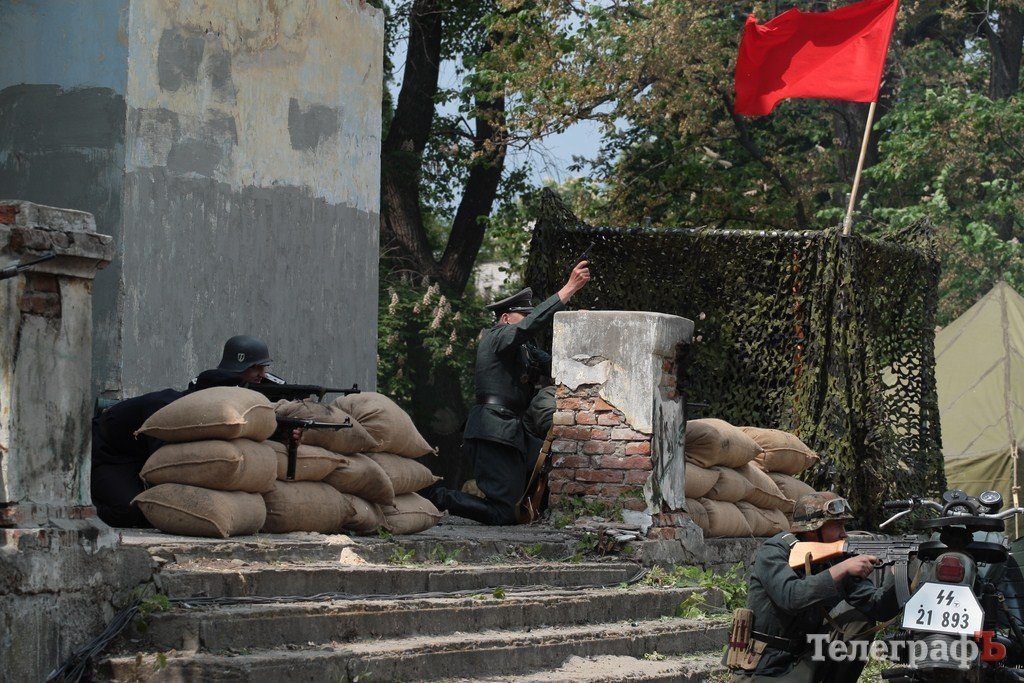 Кременчужанам показали реконструкцию боя за Берлин (Фото, Видео) Кременчужанам показали реконструкцию боя за Берлин (Фото, Видео)