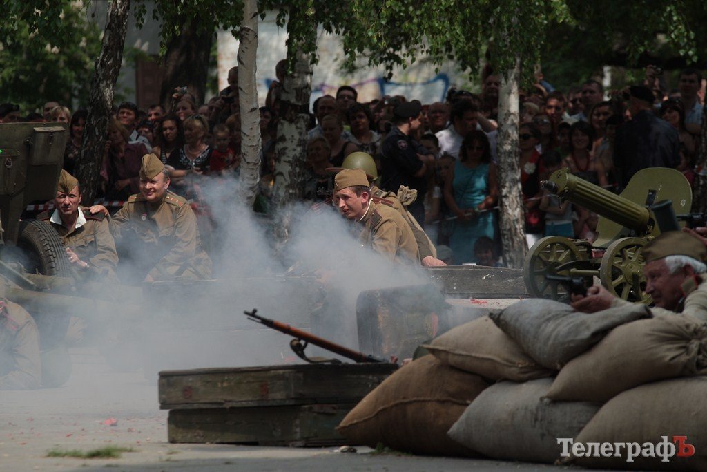 Кременчужанам показали реконструкцию боя за Берлин (Фото, Видео) Кременчужанам показали реконструкцию боя за Берлин (Фото, Видео)