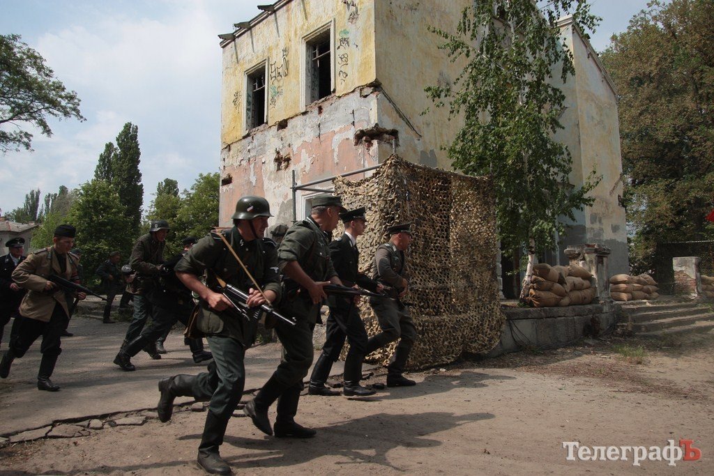 Кременчужанам показали реконструкцию боя за Берлин (Фото, Видео) Кременчужанам показали реконструкцию боя за Берлин (Фото, Видео)