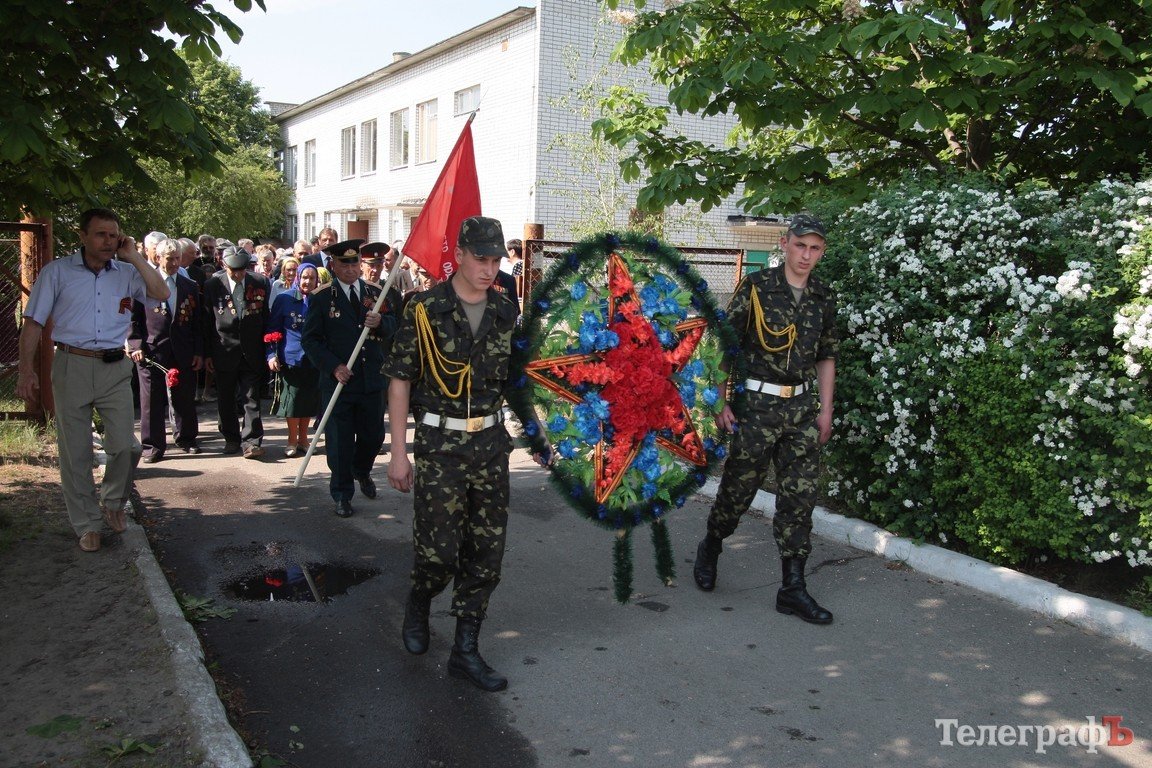В Белецковке захоронили останки советского лётчика, погибшего в 1941 году под Кременчугом (ФОТОРЕПОРТАЖ) В Белецковке захоронили останки советского лётчика, погибшего в 1941 году под Кременчугом (ФОТОРЕПОРТАЖ)