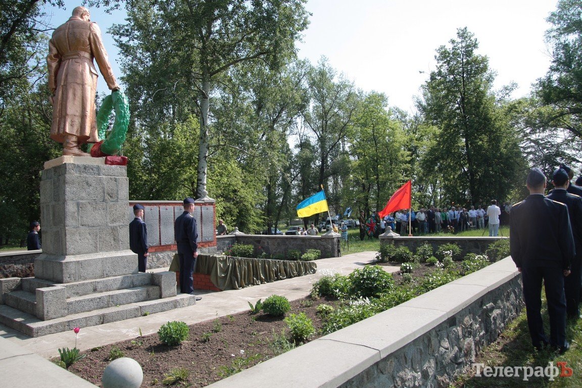 В Белецковке захоронили останки советского лётчика, погибшего в 1941 году под Кременчугом (ФОТОРЕПОРТАЖ) В Белецковке захоронили останки советского лётчика, погибшего в 1941 году под Кременчугом (ФОТОРЕПОРТАЖ)