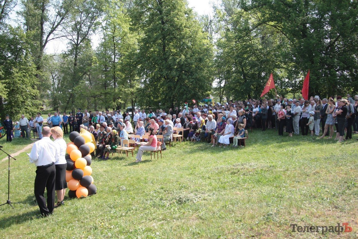 В Белецковке захоронили останки советского лётчика, погибшего в 1941 году под Кременчугом (ФОТОРЕПОРТАЖ) В Белецковке захоронили останки советского лётчика, погибшего в 1941 году под Кременчугом (ФОТОРЕПОРТАЖ)