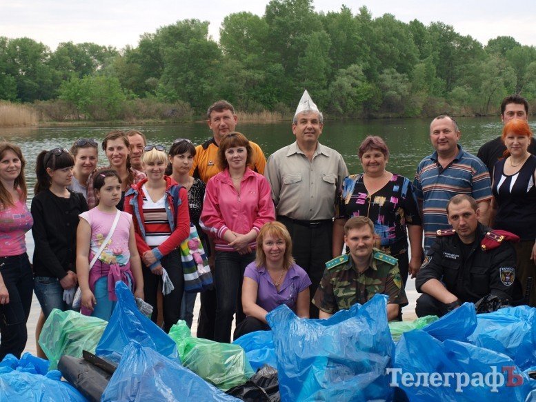 На выходных с кременчугских островов вывезли более полутора тонн мусора (ФОТО) На выходных с кременчугских островов вывезли более полутора тонн мусора (ФОТО)