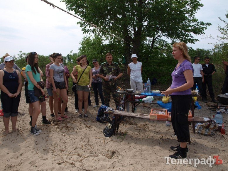 На выходных с кременчугских островов вывезли более полутора тонн мусора (ФОТО) На выходных с кременчугских островов вывезли более полутора тонн мусора (ФОТО)