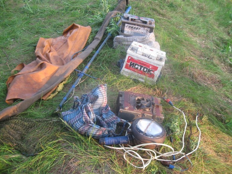 Под Кременчугом поймали браконьера с электроудочкой (ФОТО) Под Кременчугом поймали браконьера с электроудочкой (ФОТО)