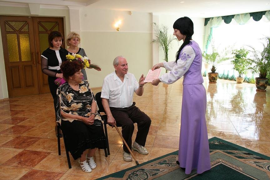 Перед 9 мая в РАГСе расписались две пары «детей войны» (ФОТО) Перед 9 мая в РАГСе расписались две пары «детей войны» (ФОТО)