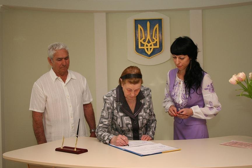 Перед 9 мая в РАГСе расписались две пары «детей войны» (ФОТО) Перед 9 мая в РАГСе расписались две пары «детей войны» (ФОТО)