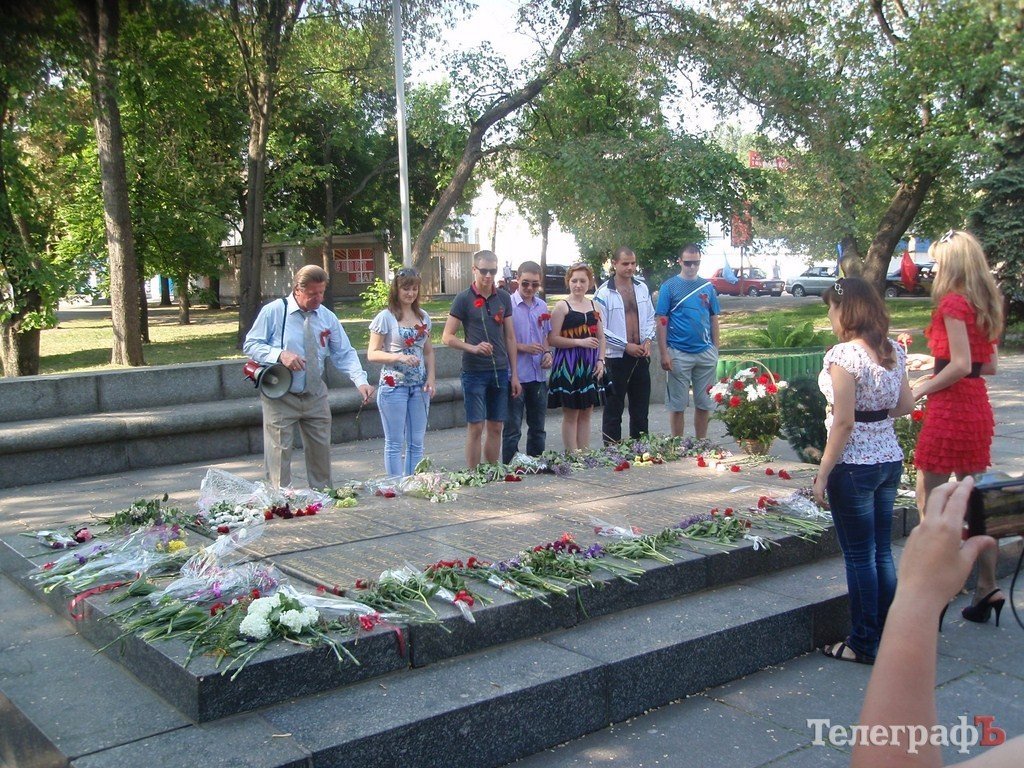 Партия регионов отметила 9 Мая автопробегом по дорогам Кременчуга (Фото) Партия регионов отметила 9 Мая автопробегом по дорогам Кременчуга (Фото)