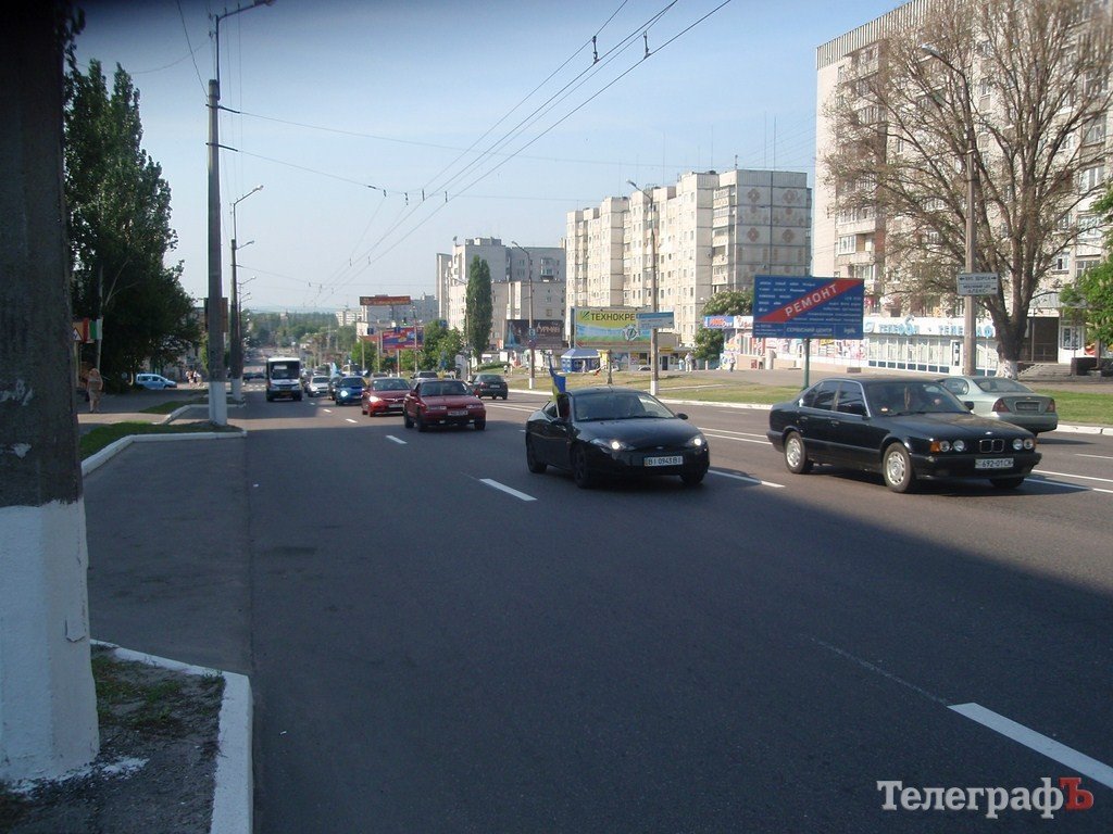 Партия регионов отметила 9 Мая автопробегом по дорогам Кременчуга (Фото) Партия регионов отметила 9 Мая автопробегом по дорогам Кременчуга (Фото)