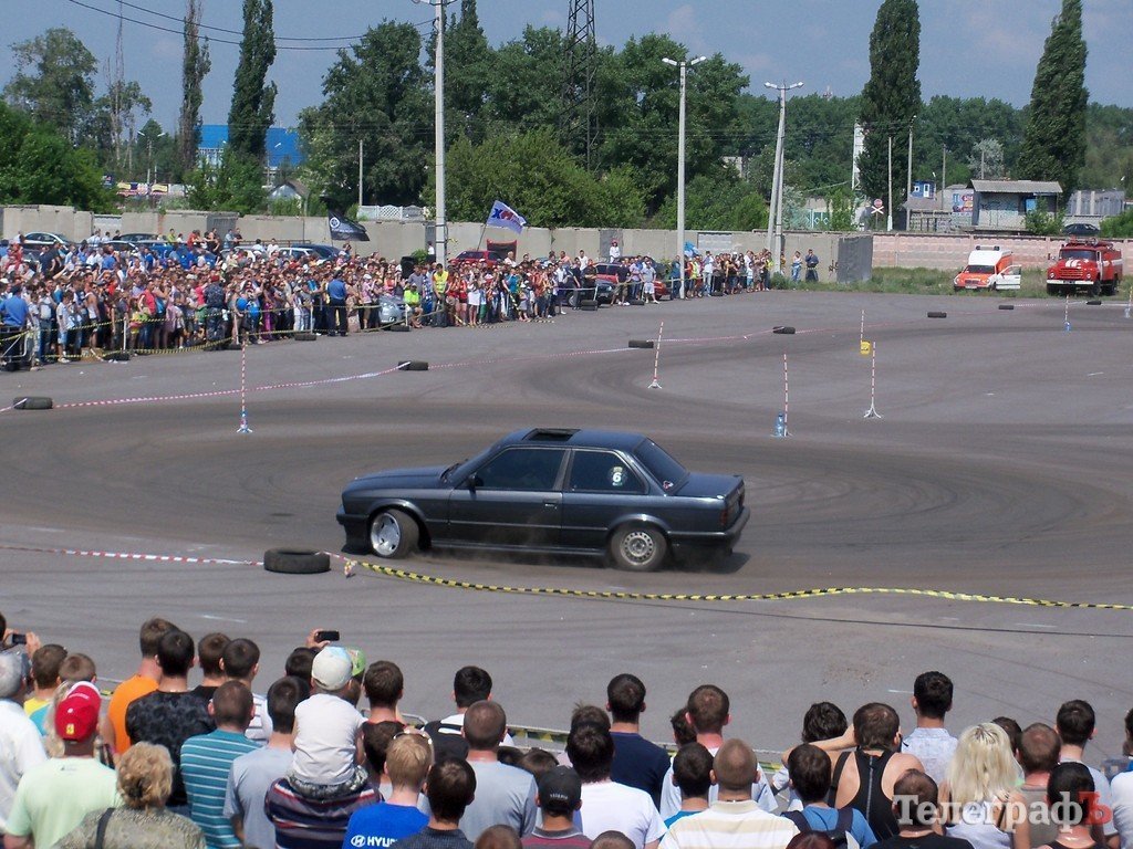 Авто-шоу «Весенний драйв: Кубок Победы» в Кременчуге (ВИДЕО, ФОТО) Авто-шоу «Весенний драйв: Кубок Победы» в Кременчуге (ВИДЕО, ФОТО)