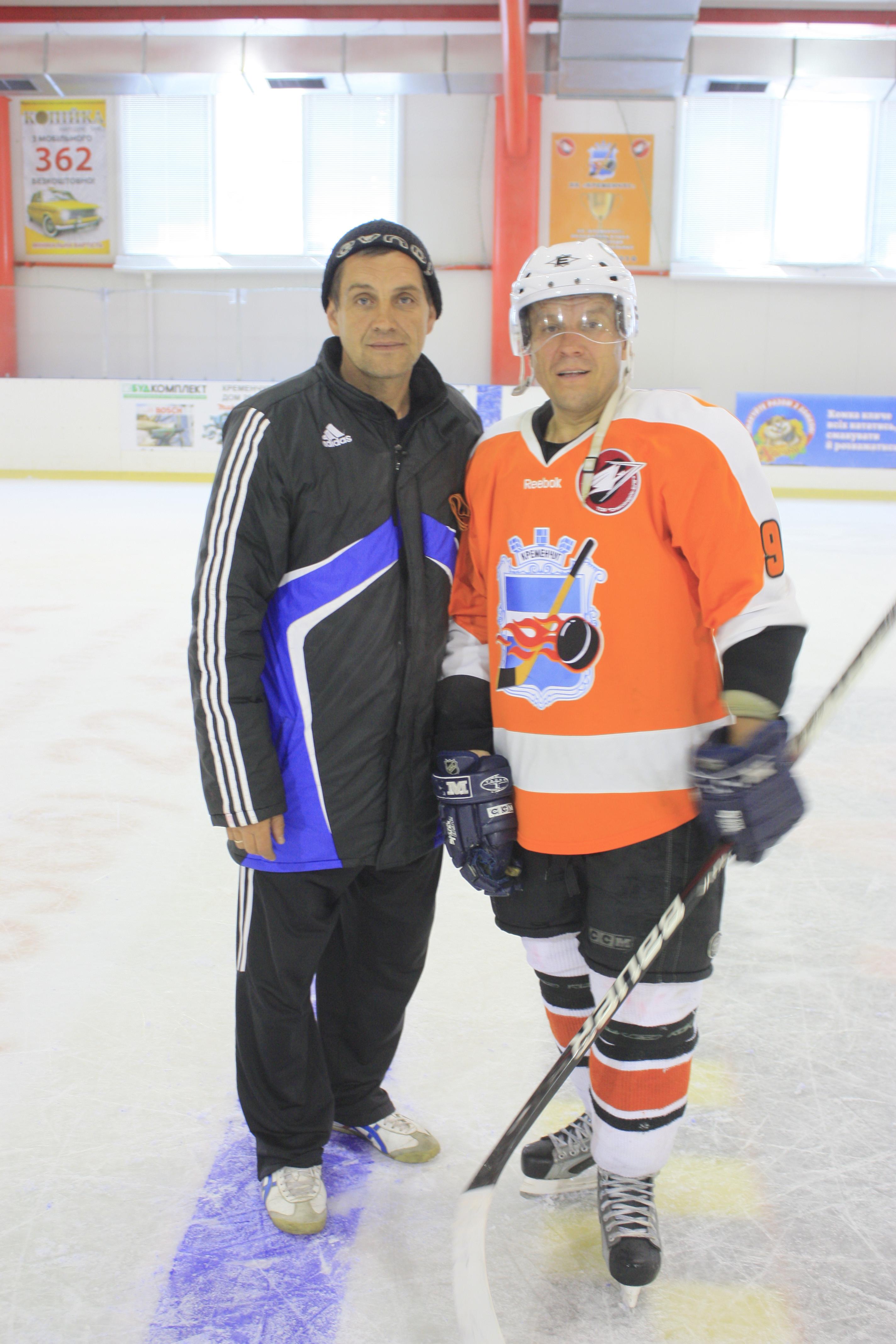 ХОККЕЙ. В напряженном матче молодёжь одержала победу над ветеранами. ХОККЕЙ. В напряженном матче молодёжь одержала победу над ветеранами.