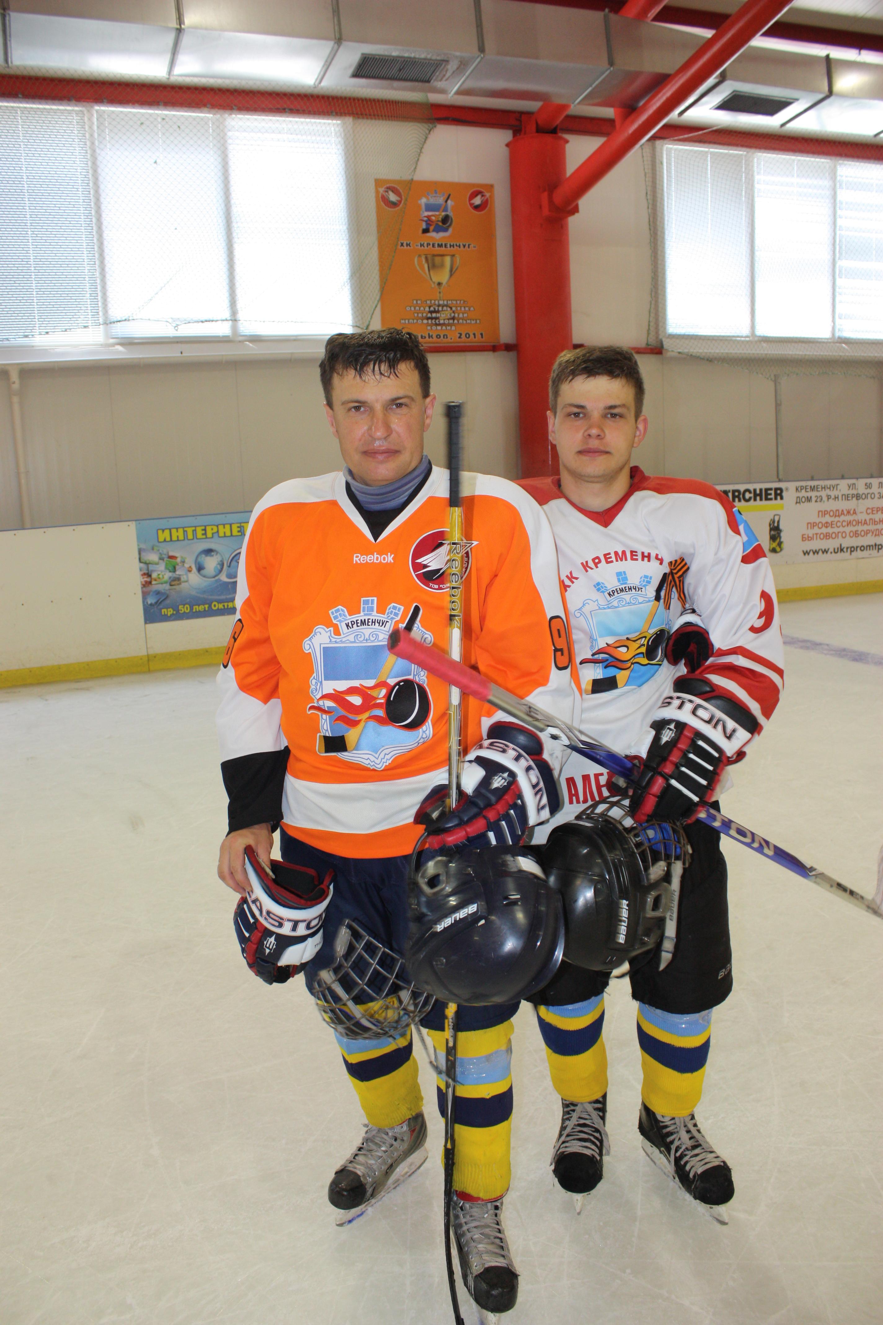 ХОККЕЙ. В напряженном матче молодёжь одержала победу над ветеранами. ХОККЕЙ. В напряженном матче молодёжь одержала победу над ветеранами.