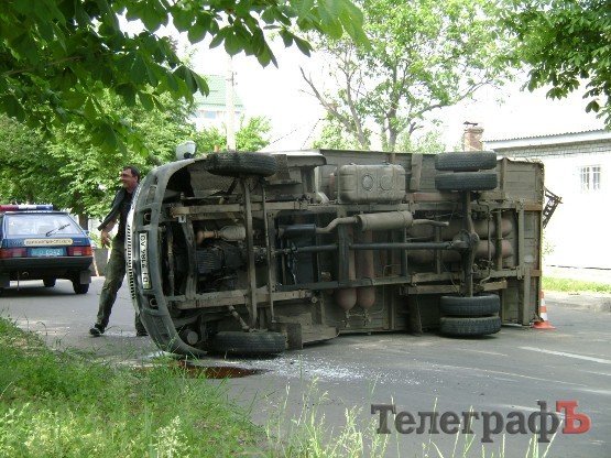 В центре Кременчуга внедорожник Nissan врезался в «ГАЗель» (ФОТО) В центре Кременчуга внедорожник Nissan врезался в «ГАЗель» (ФОТО)