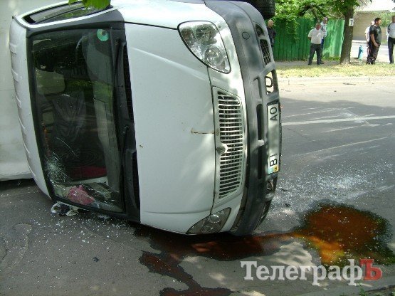 В центре Кременчуга внедорожник Nissan врезался в «ГАЗель» (ФОТО) В центре Кременчуга внедорожник Nissan врезался в «ГАЗель» (ФОТО)