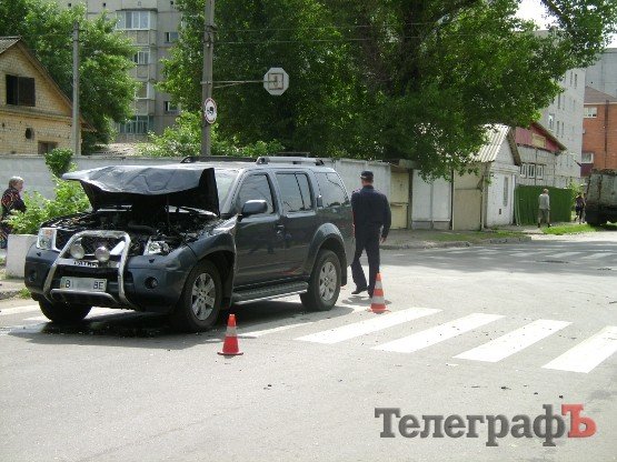 В центре Кременчуга внедорожник Nissan врезался в «ГАЗель» (ФОТО) В центре Кременчуга внедорожник Nissan врезался в «ГАЗель» (ФОТО)