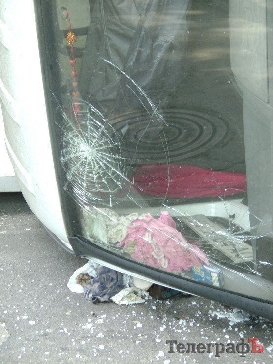 В центре Кременчуга внедорожник Nissan врезался в «ГАЗель» (ФОТО) В центре Кременчуга внедорожник Nissan врезался в «ГАЗель» (ФОТО)