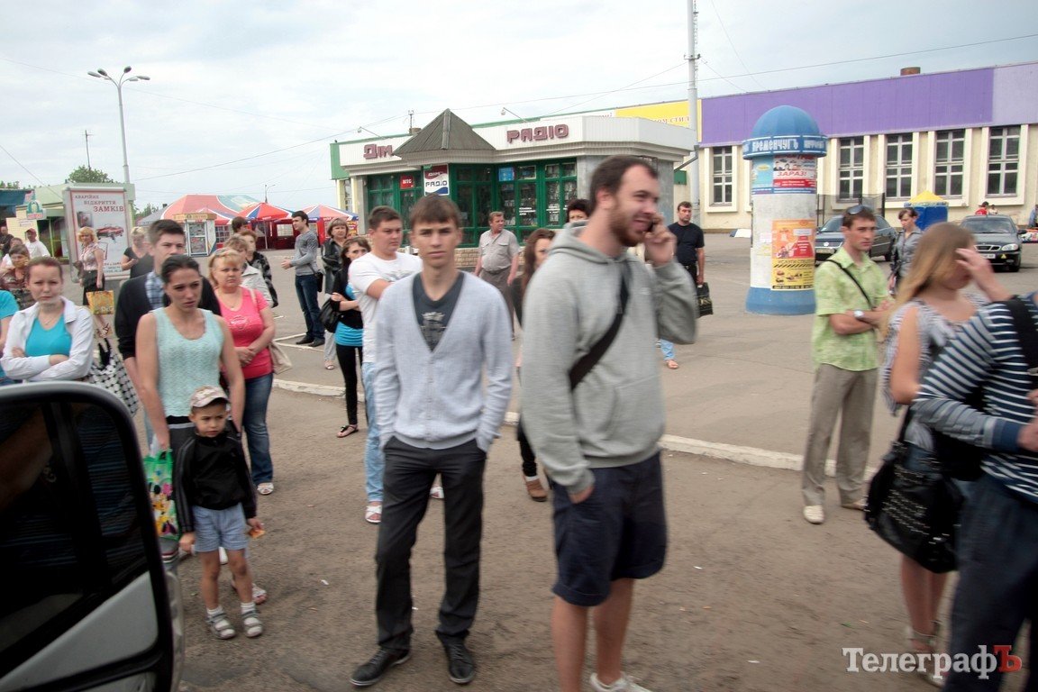 "Облава" на маршрутки в Кременчуге: люди не могли добраться на работу (ФОТОРЕПОРТАЖ) "Облава" на маршрутки в Кременчуге: люди не могли добраться на работу (ФОТОРЕПОРТАЖ)