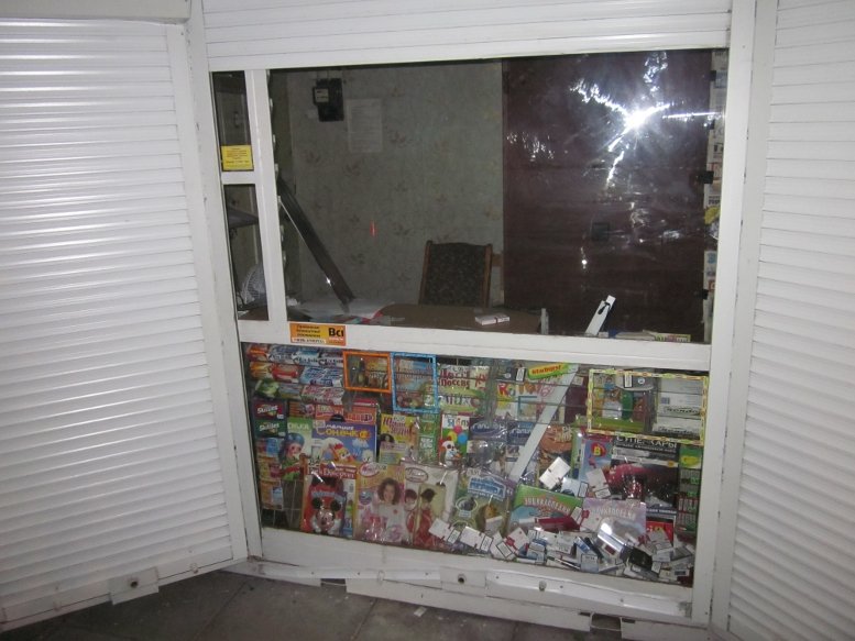 Трое кременчужан развлекались тем, что обворовывали киоски (ФОТО) Трое кременчужан развлекались тем, что обворовывали киоски (ФОТО)