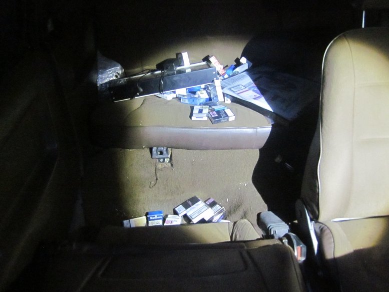 Трое кременчужан развлекались тем, что обворовывали киоски (ФОТО) Трое кременчужан развлекались тем, что обворовывали киоски (ФОТО)