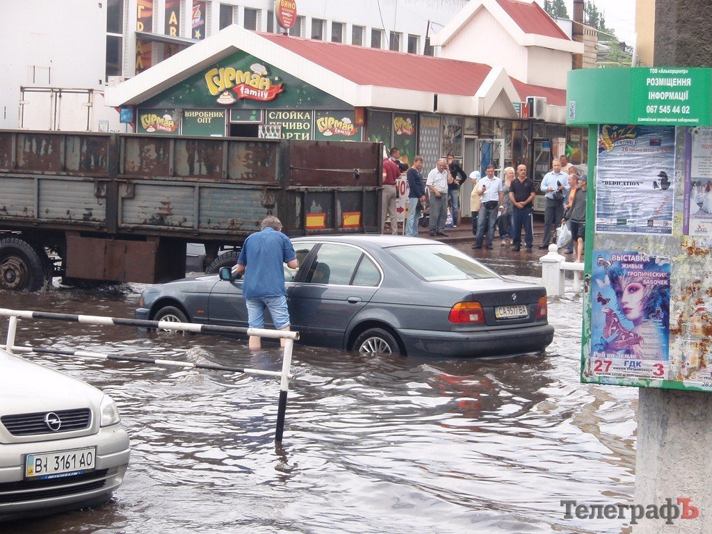 Во время ливня центр Кременчуга затопило (ФОТО, ВИДЕО) Во время ливня центр Кременчуга затопило (ФОТО, ВИДЕО)