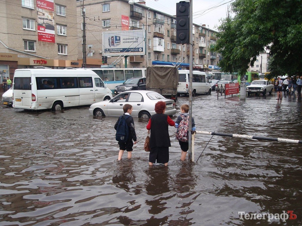 Во время ливня центр Кременчуга затопило (ФОТО, ВИДЕО) Во время ливня центр Кременчуга затопило (ФОТО, ВИДЕО)
