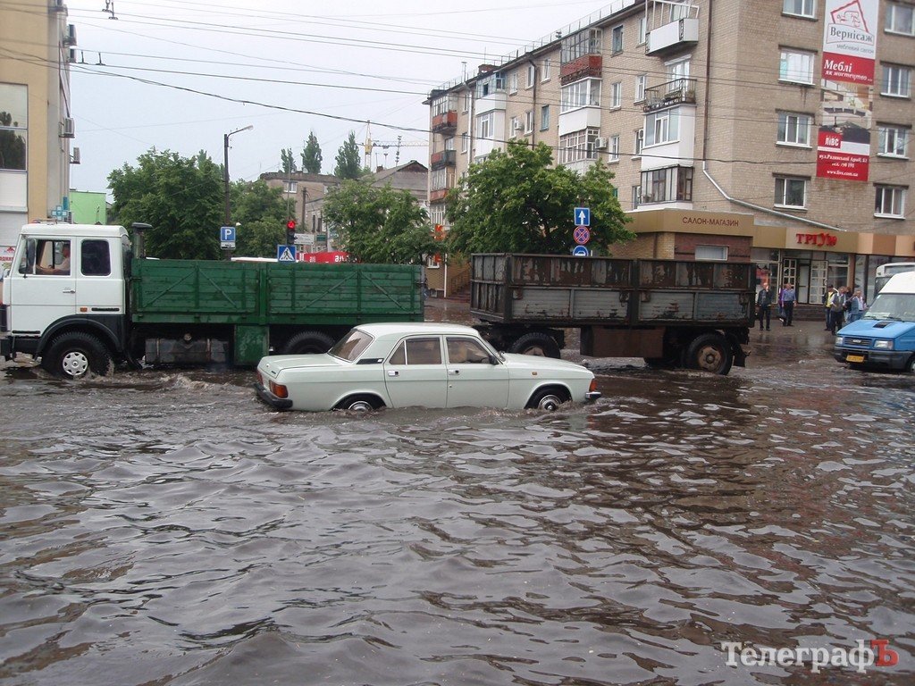 Во время ливня центр Кременчуга затопило (ФОТО, ВИДЕО) Во время ливня центр Кременчуга затопило (ФОТО, ВИДЕО)