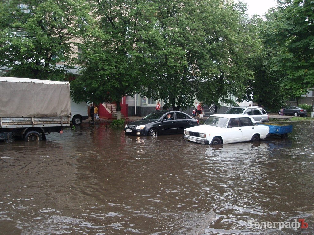 Во время ливня центр Кременчуга затопило (ФОТО, ВИДЕО) Во время ливня центр Кременчуга затопило (ФОТО, ВИДЕО)