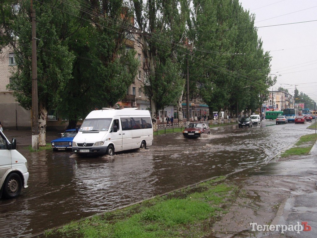 Во время ливня центр Кременчуга затопило (ФОТО, ВИДЕО) Во время ливня центр Кременчуга затопило (ФОТО, ВИДЕО)