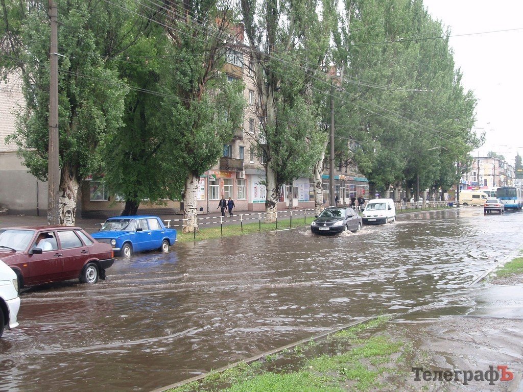 Во время ливня центр Кременчуга затопило (ФОТО, ВИДЕО) Во время ливня центр Кременчуга затопило (ФОТО, ВИДЕО)