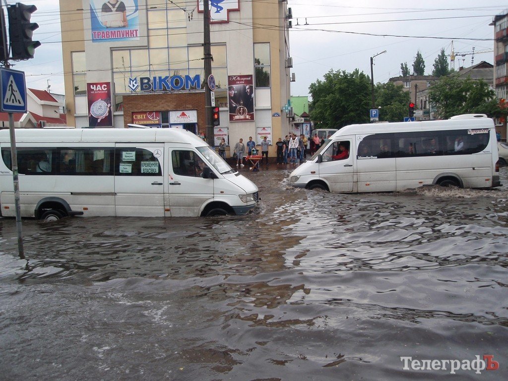 Во время ливня центр Кременчуга затопило (ФОТО, ВИДЕО) Во время ливня центр Кременчуга затопило (ФОТО, ВИДЕО)