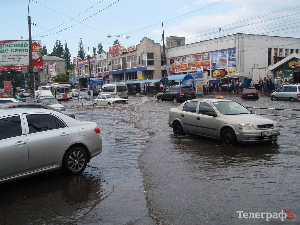 Во время ливня центр Кременчуга затопило (ФОТО, ВИДЕО) Во время ливня центр Кременчуга затопило (ФОТО, ВИДЕО)