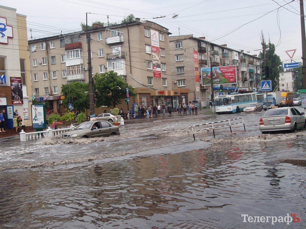 Во время ливня центр Кременчуга затопило (ФОТО, ВИДЕО) Во время ливня центр Кременчуга затопило (ФОТО, ВИДЕО)